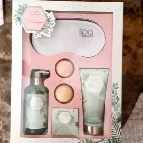 Batanique Spa Collection - Picture 1 of 13